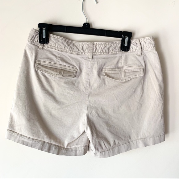 Michael Kors khaki shorts. - Picture 2 of 6
